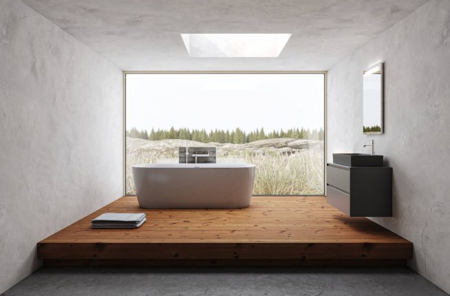 Badezimmer mit großem Fenster vom Boden zur Dach, Holzboden und Betonwände, freistehende Badewanne vor dem Fenster, Waschtisch mit Spiegel an der Wand